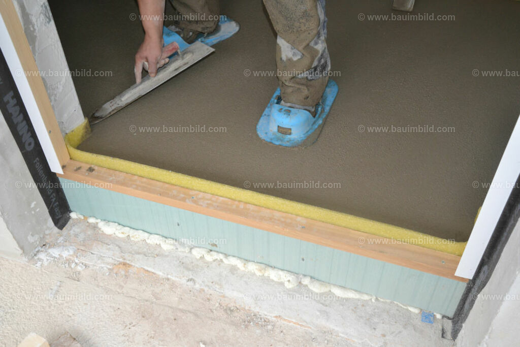 bib-lg19-fussbodenaufbau-0166 | Nach LV-Leistungsgruppen sortierte Detailfotos über den Bau eines Hauses. Alle Hausbau-Bilder direkt vom Urheber und Autor der Website Haus-Selber-Bauen.com