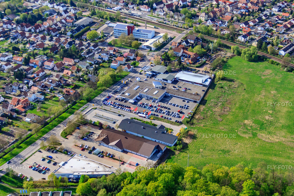 Gewerbegebiet Lauterburger Straße mit ALD,  und Tretter Automobile GmbH & Co. KG von Süden http://www.tretter-automobile.de/ | Luftbild: Gewerbegebiet Lauterburger Straße mit ALD,  und Tretter Automobile GmbH & Co. KG von Süden http://www.tretter-automobile.de/ in Kandel im Bundesland Rheinland-Pfalz in Deutschland. Foto: IMG_39370.jpg vom 09.04.2011 durch Werner Riehm/FLY-FOTO.de - Realisiert mit Pictrs.com