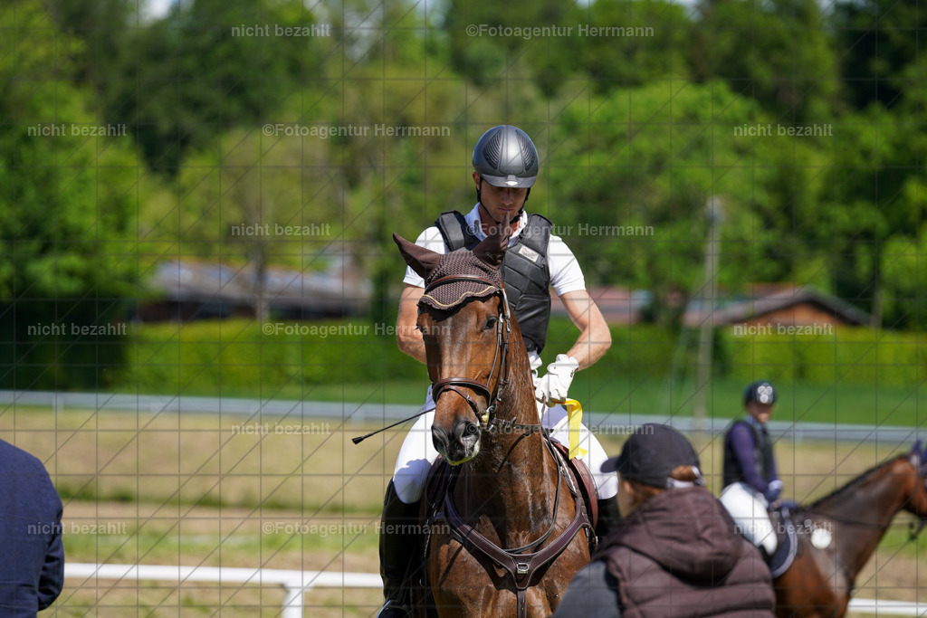 20240518-FAH03205 | rbilder, Turnierfotografen ayern, Fotoagentur Herrmann, Geländeturnier, Springbilder, Dressurbilder, Jungpferdefotograf