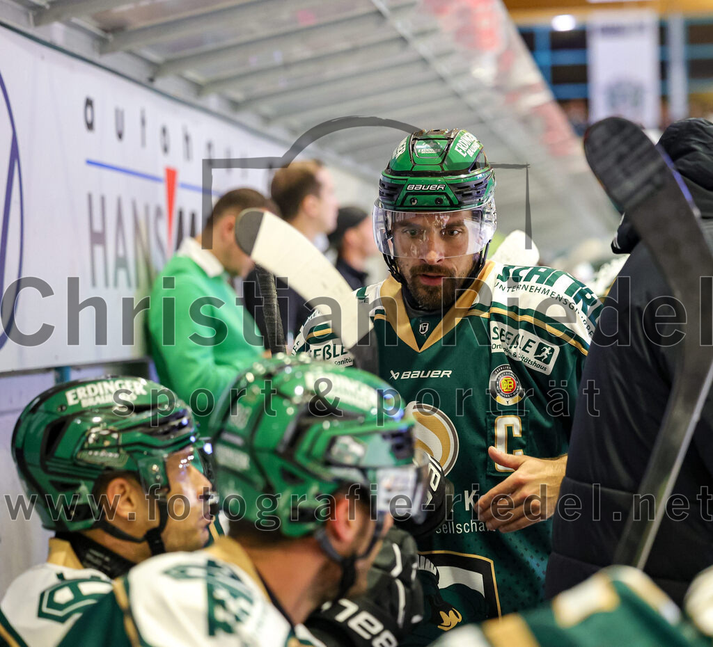 2025-09-12_146_TSV_Erding_gegen_EV_Landshut | Erding, Deutschland, 12.09.2025:Eishockey, Oberliga Süd 2025 / 2026, Testspiel, TSV Erding gegen EV Landshut, Endergebnis: 4:6Philipp Michl (Erding Gladiators, #77)Foto: Christian Riedel / fotografie-riedel.net