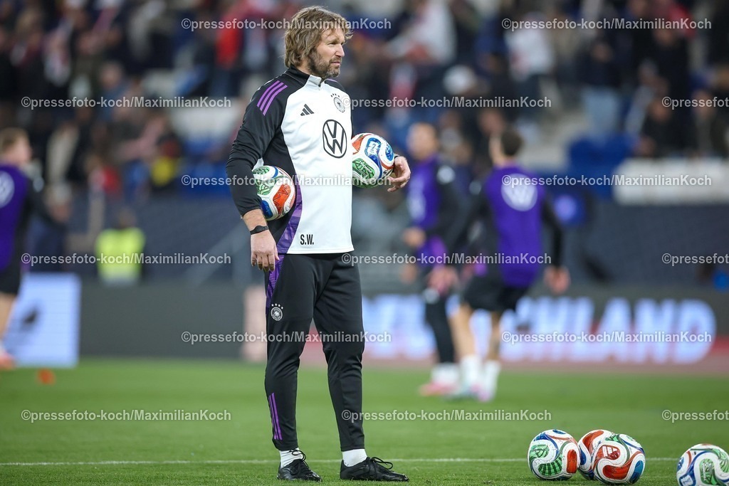 DFB10102502001 | 10.10.2025, Fußball, Länderspiel, Deutschland - Luxemburg, UEFA WM-Qualifikation, 2025/2026, Gruppe A, PreZero Arena in Sinsheim: Torwarttrainer Stefan Wessels (GER #sw) DFB regulations prohibit any use of photographs as image sequences and or quasi-video.