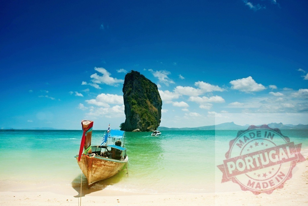 Traditional longtail boat resting on Railay Beach, Krabi, Thailand | Longtail boat moored on the shore of Railay Beach with clear turquoise water and a large rock formation in the background, Krabi, Thailand - Realized with Pictrs.com