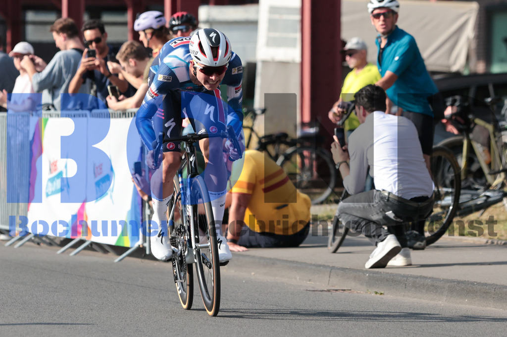 SES_DEUTOU20250820-117 | bond - Realisiert mit Pictrs.com