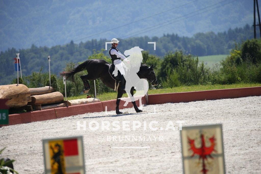 DL2Q1460 | Willkommen bei Brunnmayr - Design & Fotografie – Ihrem Spezialisten für Reitturniere und Pferdeveranstaltungen in Oberösterreich, Salzburg und Bayern! Seit über 17 Jahren sind wir leidenschaftlich dabei.
