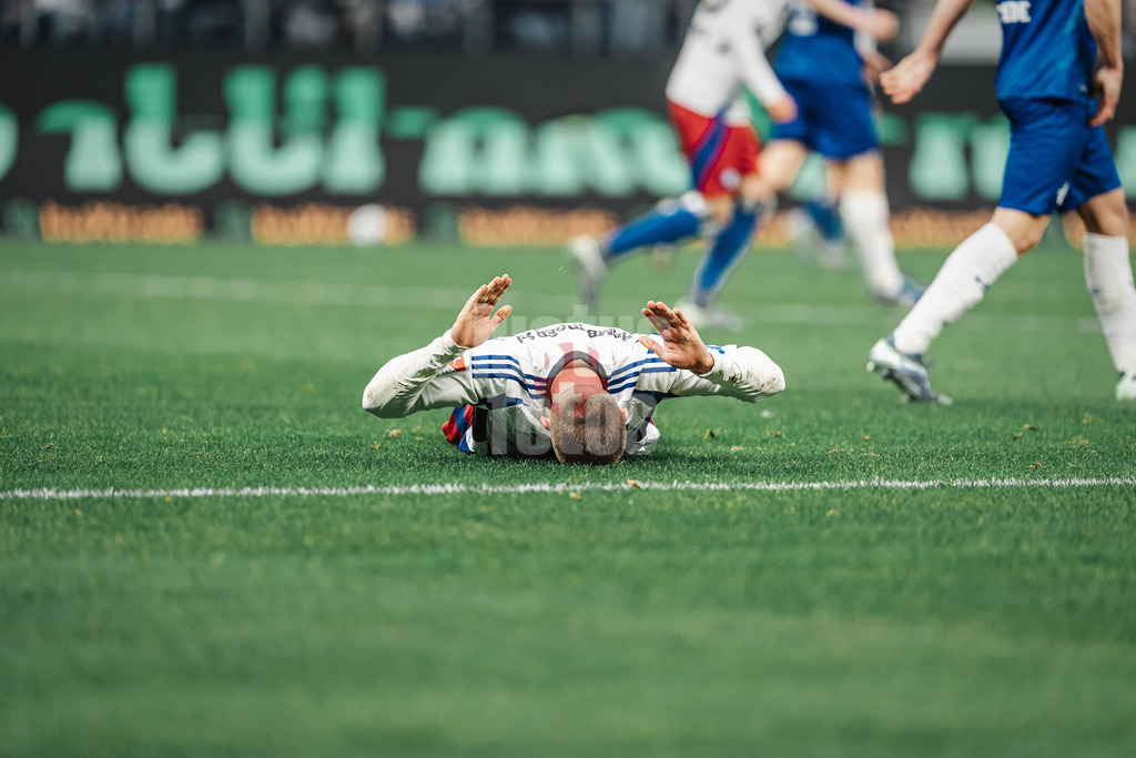 Fußball | Männer | Saison 2024/2025 | 2. Fußball-Bundesliga | 15. Spieltag | Hamburger SV vs. SV Darmstadt 98 | 08.12.2024 | Miro Muheim (#28, HSV) ärgert sich nach einer vergebenen Chance