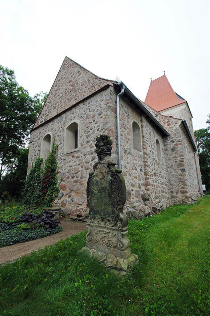 Foto: Leipzig - Friedhof Thekla | Das Team hinter BILDLEXIKON LEIPZIG bündelt historische wie aktuelle Informationen über die Stadt Leipzig in Text und Bild auf einer Plattform und stellt diese der interessierten Öffentlichkeit zur Verfügung.