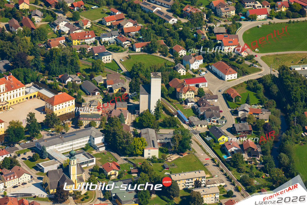 Luftaufnahme von Aurolzmünster - Die Luftaufnahme wurde 2025 vom UL-Flugzeug heraus erstellt ( keine Drohne ) - Hochauflösende Luftaufnahme - für professionelle Ausdrucke geeignet. Die Geschenkidee !Mit Lizenz und Bildrechte bestellbar