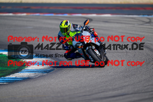 MaZZes_FotoMatrix_240520_6007705_9561 | INST