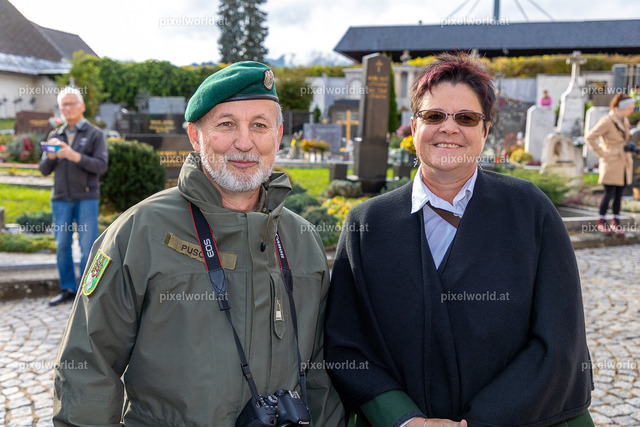 Kranzniederlegung am Karner bei der Stadtpfarrkirche "Maria in Dorn" | Bildershop von pixelworld.at - Realisiert mit Pictrs.com