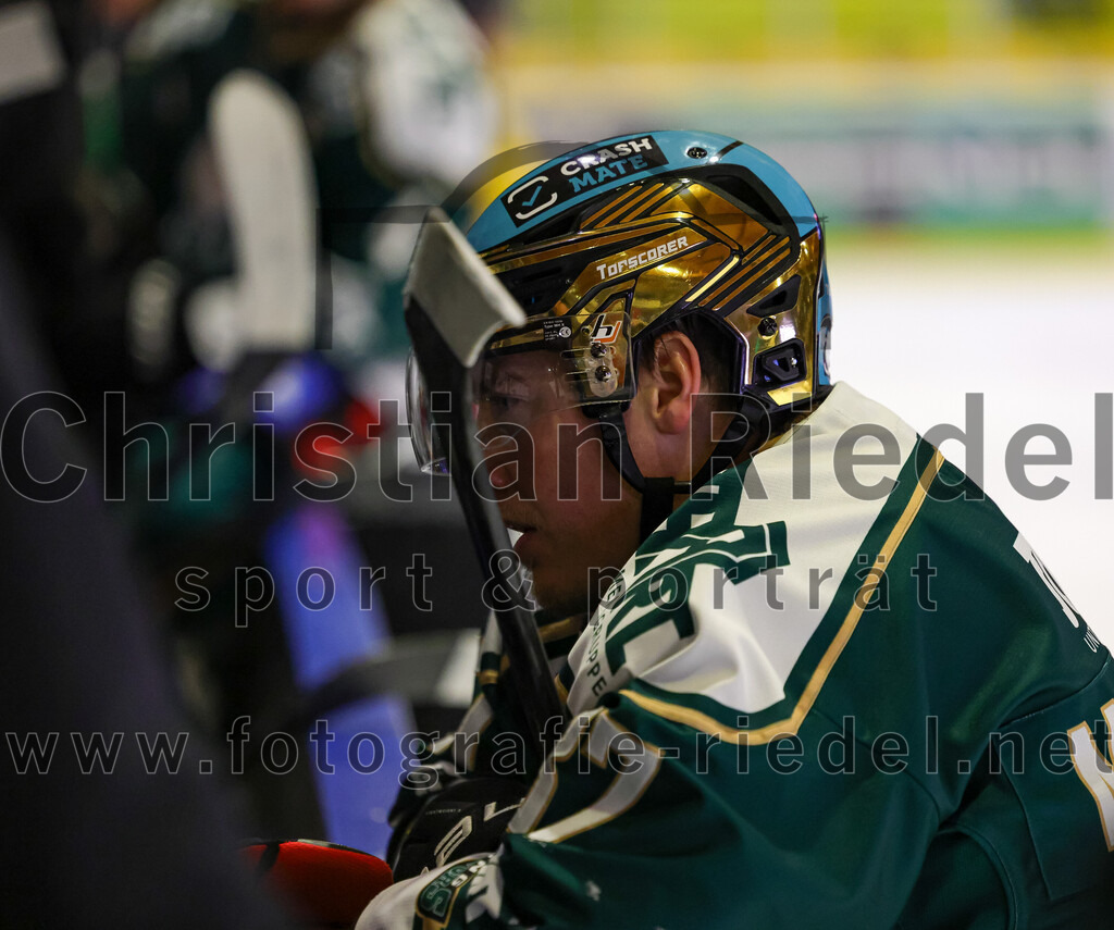 2025-12-19_104_TSV_Erding_gegen_Toelzer_Loewen | Erding, Deutschland, 19.12.2025:Eishockey, Oberliga Süd 2025 / 2026, 27. Spieltag, TSV Erding gegen Tölzer Löwen, Endergebnis: 2:5Thomas Matheson (Erding Gladiators, #37)Foto: Christian Riedel / fotografie-riedel.net