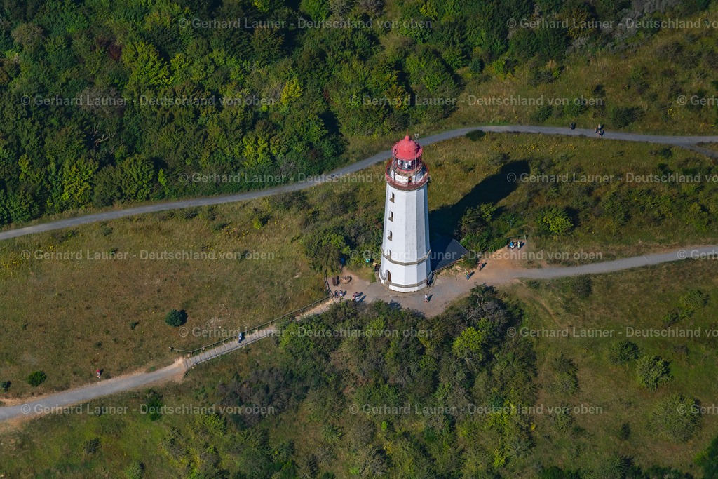 4061539 | Leuchtturm Dornbusch, INSEL HIDDENSEE 08.09.2021 Leuchtturm als historisches Seefahrtszeichen im Dornbuschwald der Insel Hiddensee im Bundesland Mecklenburg-Vorpommern, Deutschland. // Lighthouse as a historic seafaring character Im Dornbuschwald on island Insel Hiddensee in the state Mecklenburg - Western Pomerania, Germany. Foto: Gerhard Launer