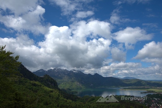 Kochelsee 2025-07 | Landschaftsfotografie Berge Mountain Landscape FotografieNatur Bilder Buidl Bergbuidl Bayern Heimat BergfotografieSonnenaufgang Sonnenuntergang Hobbyfotograf Bilderverkauf Leinwand - Realisiert mit Pictrs.com