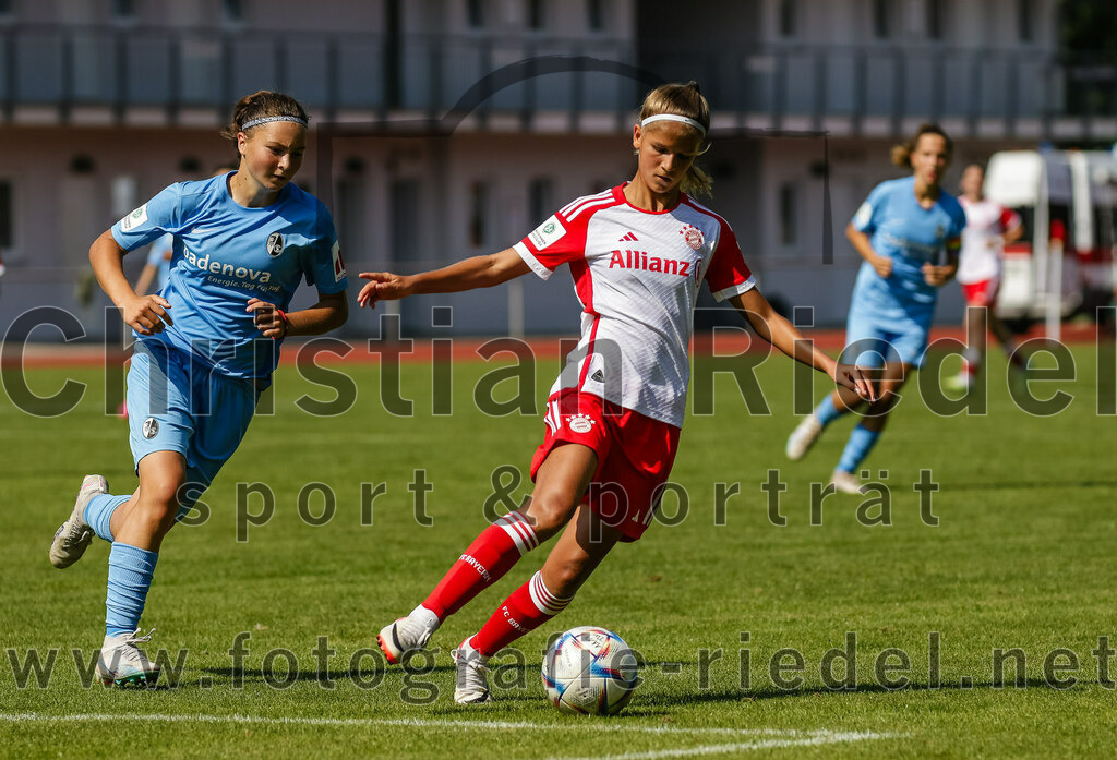 2023-09-09_046_FC_Bayern_Muenchen_gegen_SC_Freiburg | Aschheim, Deutschland, 09.09.2023:
Fußball, B-Juniorinnen-Bundesliga Süd 2023 / 2024, 1. Spieltag, FC Bayern München gegen SC Freiburg, Endergebnis: 4:0

Foto: Christian Riedel / fotografie-riedel.net
