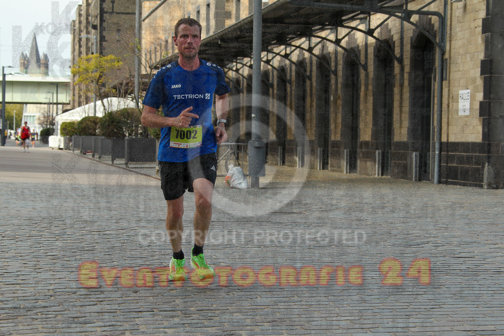 250920_1511_EV4_8228 | Sportfotografie im Rhein-Sieg Kreis, Köln, Bonn, NRW, Rheinland Pfalz, Hessen, etc. Unser Tätigkeitsfeld umfasst den Laufsport vom Volkslauf über den Marathon, Duathlon, Triathon bis zum Ultralauf wie Kölnpfad Ultra oder Schindertrail.