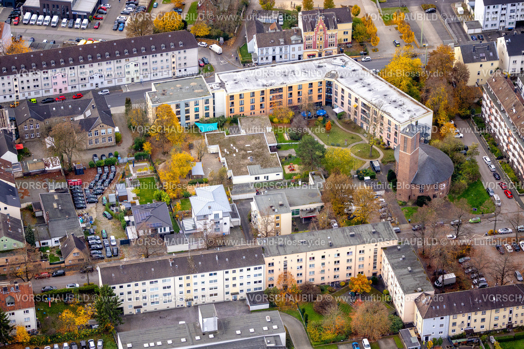 Hagen251101431 | Luftbild, Kinderhaus Lukas Kindergarten im Lukaspark, Lukaskirche, herbstliche Bäume, Vorhalle, Hagen, Ruhrgebiet, Nordrhein-Westfalen, Deutschland