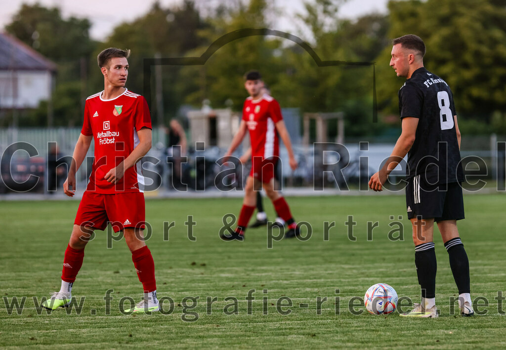 2023-07-20_038_FC_Finsing_gegen_TSV_Wartenberg | Finsing, Deutschland, 20.07.2023:
Fußball, Kreisliga 2023 / 2024, Testspiel, FC Finsing gegen TSV Wartenberg, Endergebnis: 1:0

Daniel Bauer (TSV Wartenberg, #14), Kilian Schmitt (FC Finsing, #8)

Foto: Christian Riedel / fotografie-riedel.net