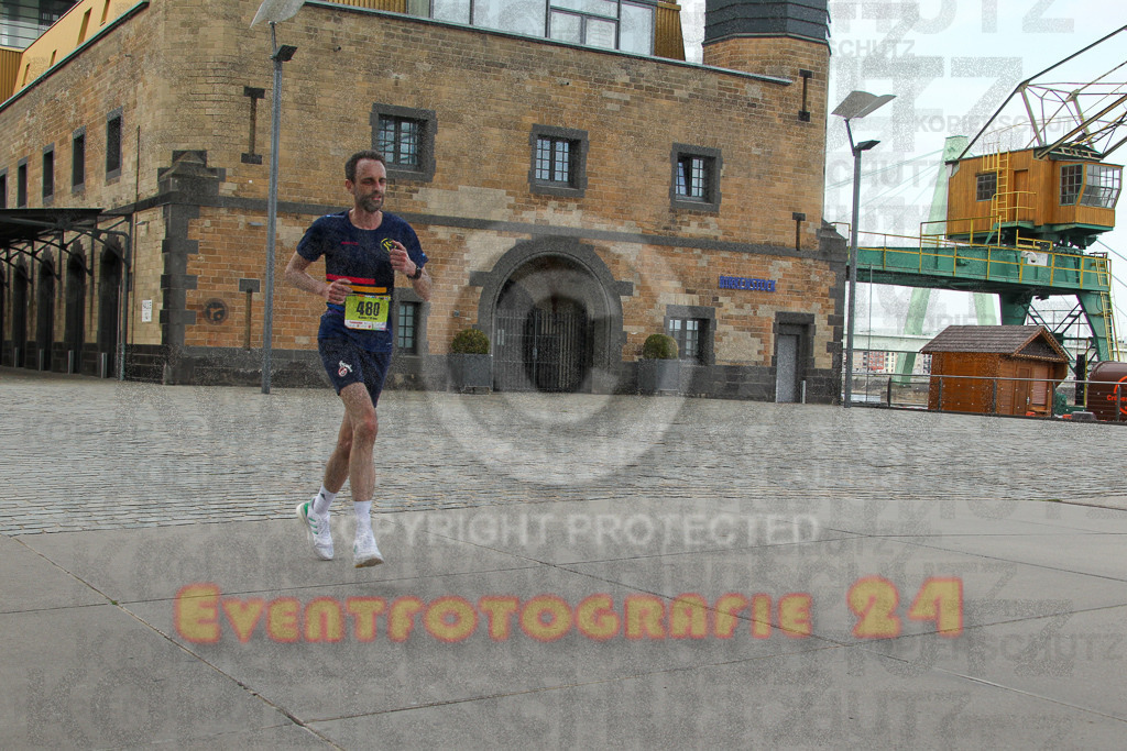 250920_1517_EV4_8380 | Sportfotografie im Rhein-Sieg Kreis, Köln, Bonn, NRW, Rheinland Pfalz, Hessen, etc. Unser Tätigkeitsfeld umfasst den Laufsport vom Volkslauf über den Marathon, Duathlon, Triathon bis zum Ultralauf wie Kölnpfad Ultra oder Schindertrail.