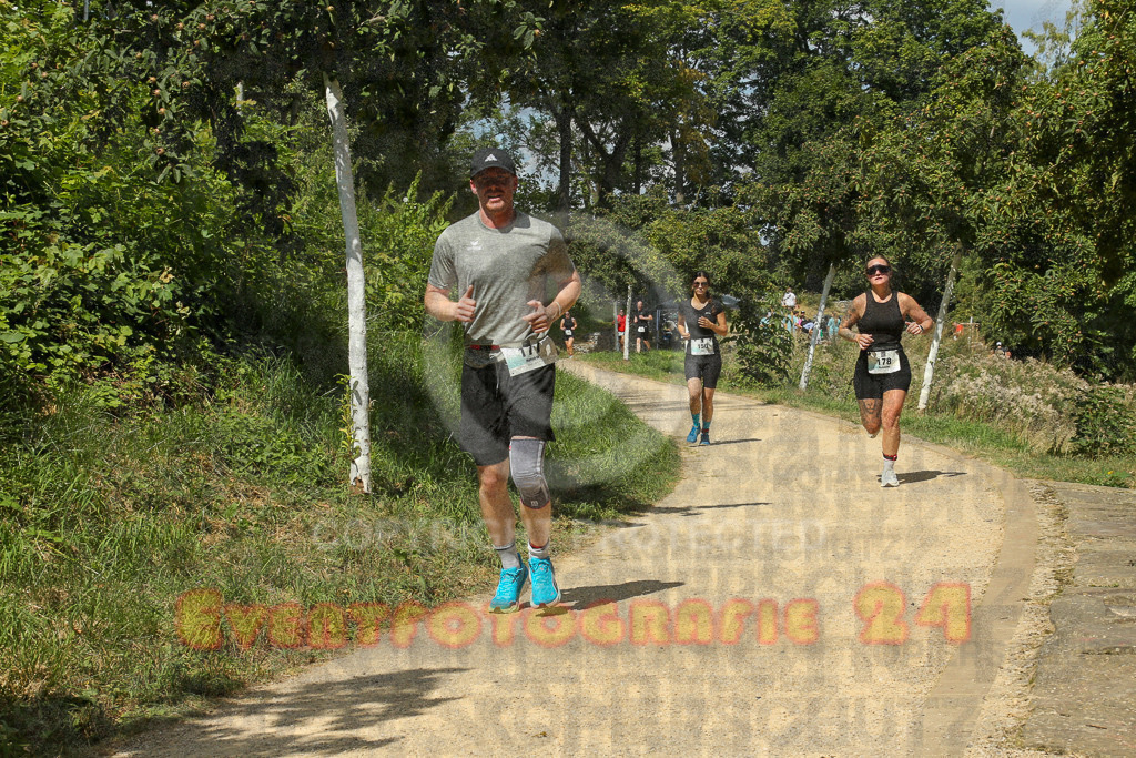 250824_1247_EX1_0530 | Sportfotografie im Rhein-Sieg Kreis, Köln, Bonn, NRW, Rheinland Pfalz, Hessen, etc. Unser Tätigkeitsfeld umfasst den Laufsport vom Volkslauf über den Marathon, Duathlon, Triathon bis zum Ultralauf wie Kölnpfad Ultra oder Schindertrail.