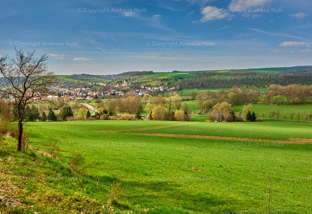 Blick von Nickelsdorf ins Tal der Weißen Elster bei Crossen (a.d. Elster) | Bedeutsame Landschaften Deutschlands - Realisiert mit Pictrs.com