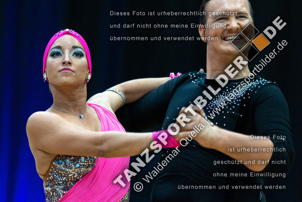 20230415-11903 | Hier finden Sie Tanz Bilder vom Latein und Standard Formationen tanzen. Sportbilder vom Tanzsport. Schöne Fotos und von Weltmeisterschaft, Europameisterschaft, Bundesliga, Regionalliga, Oberliga und Landesliga sowie von GOC Stuttgart, DanceComp, WM Bremen