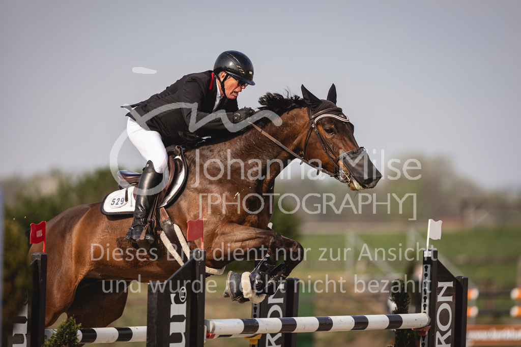 250416_M2-Springen-474 | Deine schönsten Turniermomente als professionelle Fotos! Entdecke hochwertige Pferdesport-Fotografie im Online-Shop. Jetzt Fotos finden & bestellen!