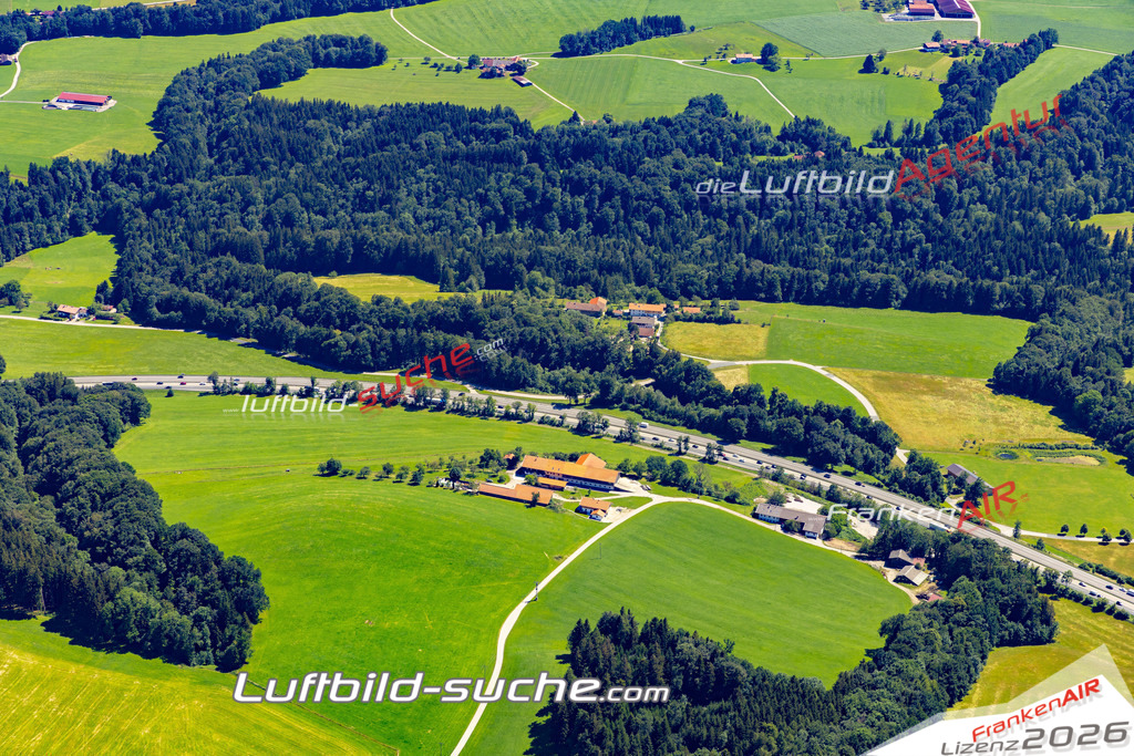 Aktuelles Luftbild von Leiten Irschenberg - Die Luftaufnahme wurde 2022 mittels UL-Flugzeug erstellt ( keine Drohne ) - hochauflösende Kamera-Systeme von  Canon -Beste Qualität - Für grossformatige Ausdrucke geeignet. Die Geschenkidee !