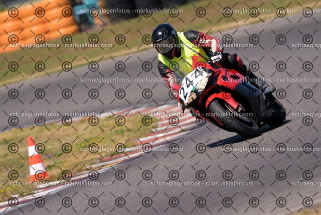 26bt04-2235 | markuskiefer.com - Realisiert mit Pictrs.com