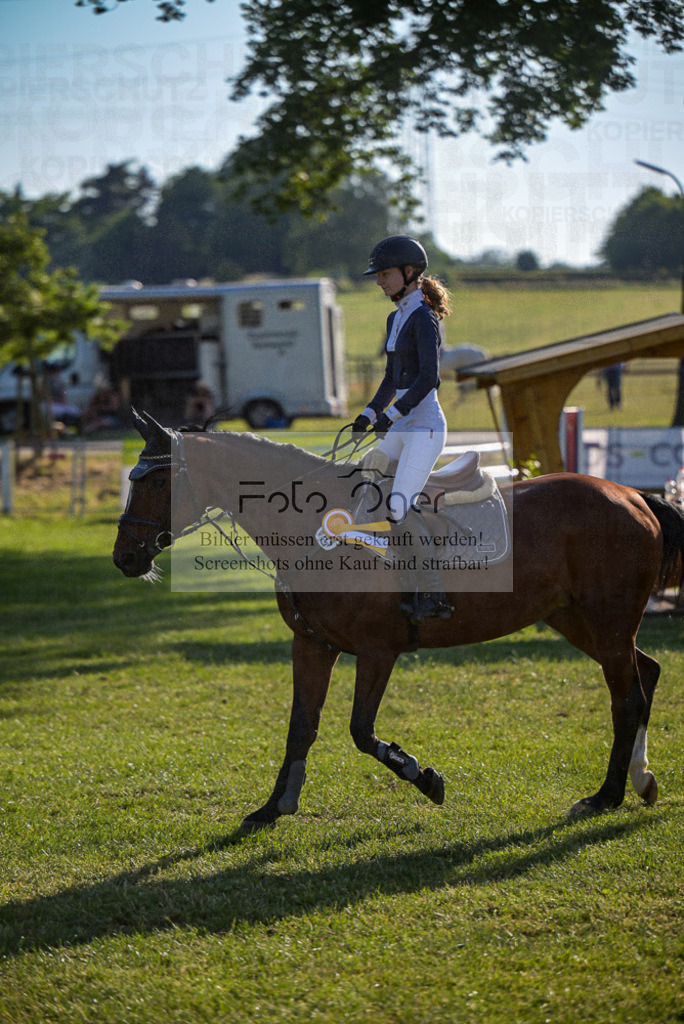 Reitturnier Voxtrup | Entdecke hochwertige Reitturnierfotos von Foto Oger. Professionell, emotional und authentisch – jetzt Lieblingsmomente im Shop bestellen.Deutschlandweite Turnierfotografie. - Realisiert mit Pictrs.com