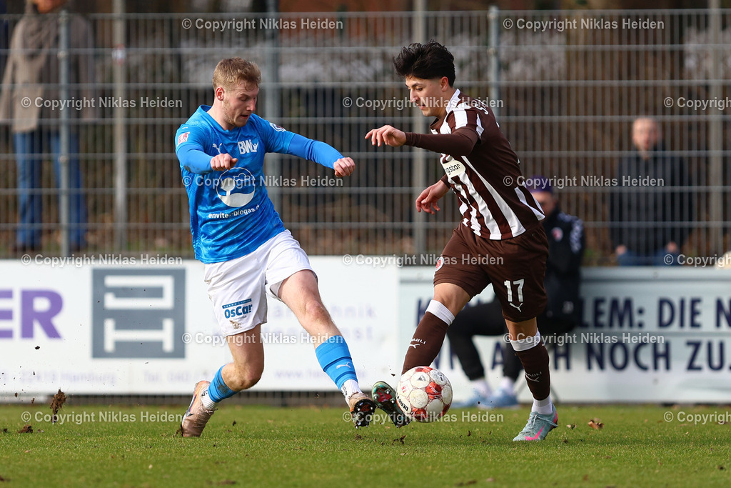 NH_FCStPauliU23_BWLohne_RegionalligaNord_01032026 | #17 Haron Sabah (FC St. Pauli U23), #19 Leonard Bredol (Blau-Weiß Lohne)Fußball I Herren I Regionalliga Nord I Saison 2025-2026 I 24. Spieltag I FC St. Pauli U23 - Blau-Weiß Lohne I 01.03.2026 I Edmund-Plambeck-Stadion