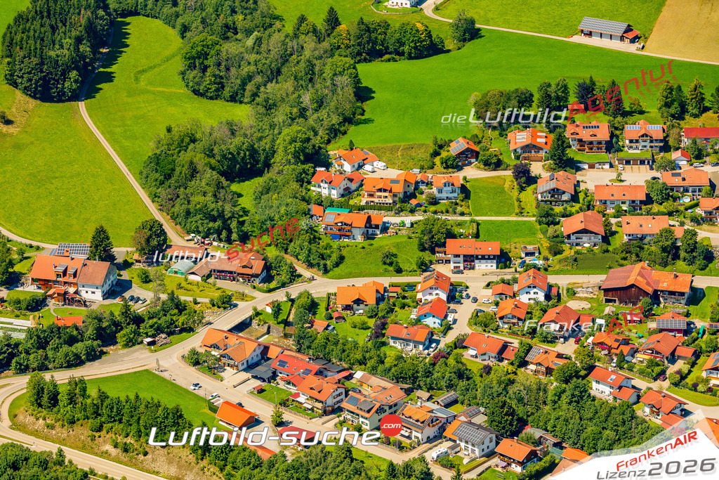 Luftaufnahme von Langgasse Wertach Bild- Das Luftbild wurde 2025 vom UL-Flugzeug heraus erstellt ( keine Drohne ) - Hochauflösende Luftaufnahme -Nicht vergleichbar mit Google Maps oder Satelittenbilder- Die Geschenkidee !Mit Lizenz und Bildrechte bestellbar