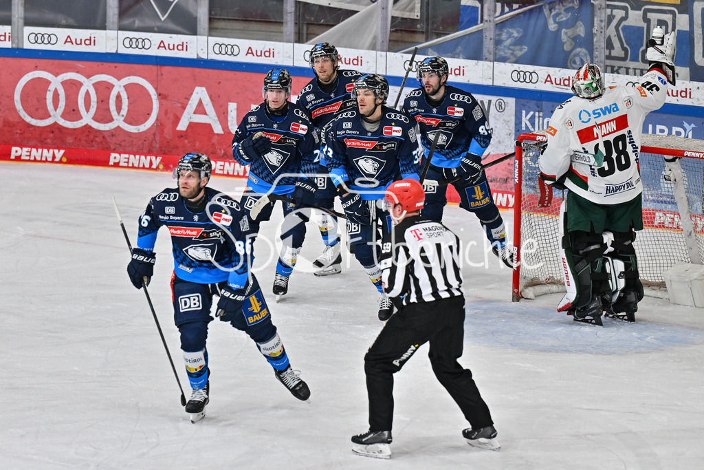 ERC Ingolstadt - Augsburger Panther  | Jubel der Hausherren nach dem Treffer zum 1-0 durch Daniel PIETTA (ERC Ingolstadt #86) / Tor / Freude / Happy / torschuetze / DEL: ERC Ingolsdtadt - Augsburger Panther, Saturn Arena am 10.01.2025