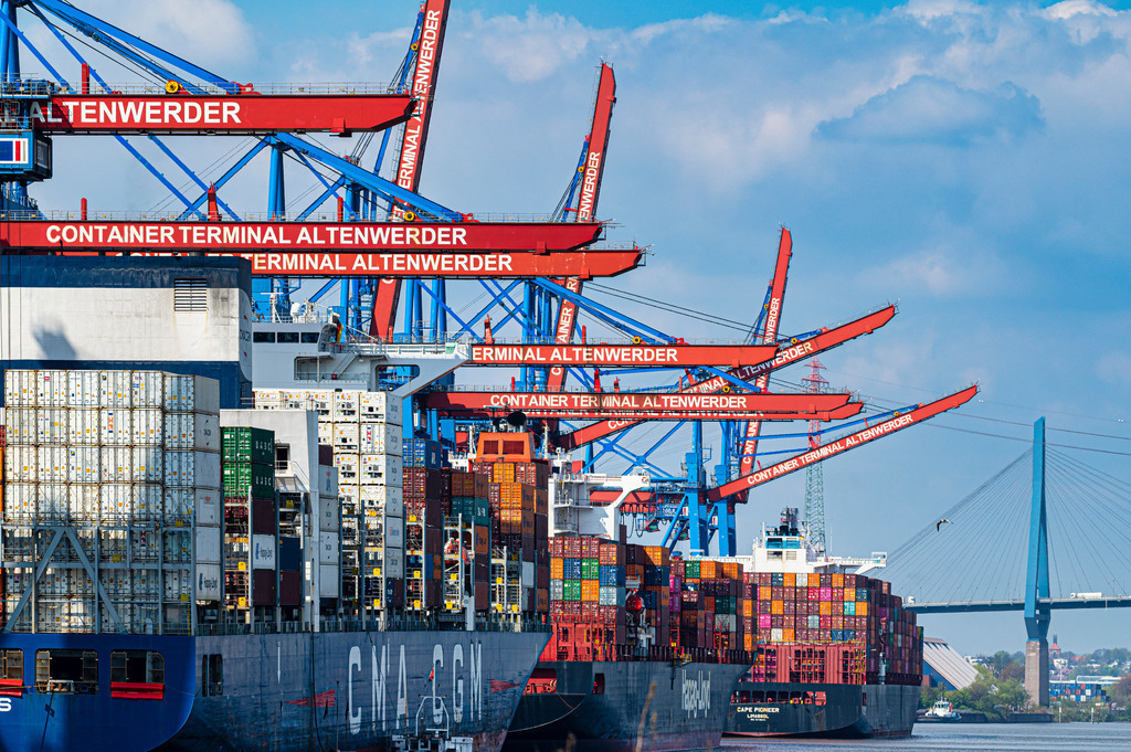 2022_04_28_TERMINAL-ALTENWERDER__DSC1604 | Hochwertig gedruckte Fotografien für die Wand, als Kalender und zum Verschenken. Hamburg & Norddeutschland und überall wo ich mit der Kamera unterwegs war.