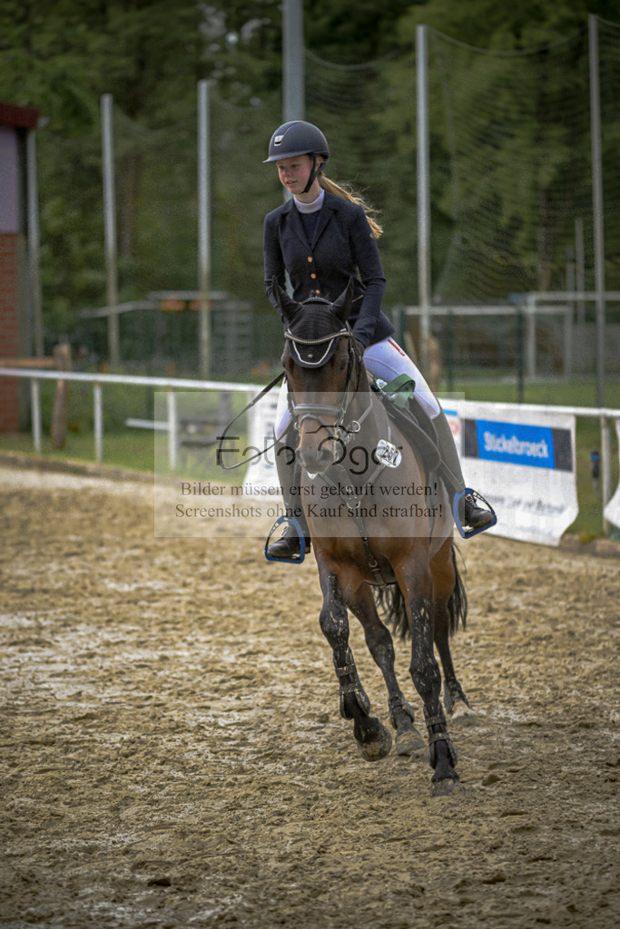20240505-DOS_0204 | Entdecke hochwertige Reitturnierfotos von Foto Oger. Professionell, emotional und authentisch – jetzt Lieblingsmomente im Shop bestellen.Deutschlandweite Turnierfotografie. - Realisiert mit Pictrs.com