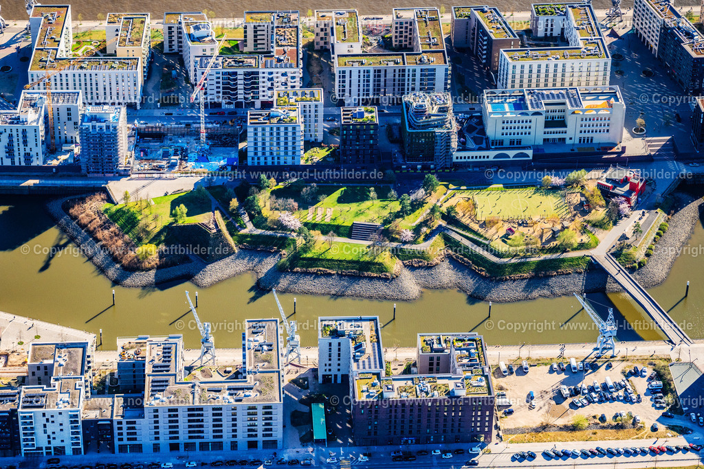 Hamburg_Baakenhafen_Baakenpark_Baakenspielplatz_ELS_4458060425 | HAMBURG 06.04.2025 Parkanlage des Baakenpark am Neubaugebiet am Petersenkai entlang der Baakenallee im Ortsteil HafenCity in Hamburg, Deutschland. Weiterführende Informationen bei: AUG. PRIEN Bauunternehmung (GmbH & Co. KG),  BVE Bauverein der Elbgemeinden eG,  Baugenossenschaft Hamburger Wohnen eG,  HafenCity Hamburg GmbH,  Johann Daniel Lawaetz-Stiftung,  Richard Ditting GmbH & Co. KG,  bof architekten,  florian krieger - architektur und städtebau gmbh. // Park of the Baakenpark in the new building area on Petersenkai along the Baakenallee in the district HafenCity in Hamburg, Germany. Further information at: AUG. PRIEN Bauunternehmung (GmbH & Co. KG),  BVE Bauverein der Elbgemeinden eG,  Baugenossenschaft Hamburger Wohnen eG,  HafenCity Hamburg GmbH,  Johann Daniel Lawaetz-Stiftung,  Richard Ditting GmbH & Co. KG,  bof architekten,  florian krieger - architektur und staedtebau gmbh. Foto: Martin Elsen