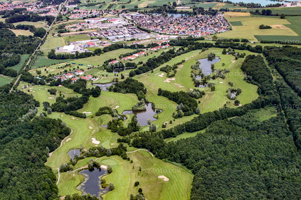 Aerial view: Golf course in Schirrhein in the state Bas-Rhin, France. – Photo: IMG_19107.jpg taken on 06/20/2009 by Werner Riehm/FLY-FOTO.com – Resolution of the original: 4752 x 3168 px