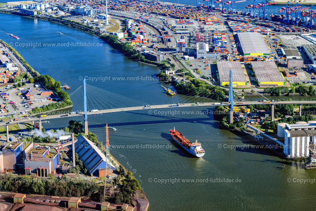 Hamburg_Köhlbrandbrücke_ELS_5999250925 | HAMBURG 25.09.2025 Fluß - Brückenbauwerk einer Schrägseilbrücke " Köhlbrandbrücke " während des Köhlbrandbrückenlauf über dem Rugenberger Hafen im Ortsteil Steinwerder in Hamburg, Deutschland. Weiterführende Informationen bei: Freie und Hansestadt Hamburg Landesbetrieb Straßen, Brücken und Gewässer,  HPA Hamburg Port Authority. // River - bridge construction Koehlbrandbruecke on Koehlbrandbrueckenlauf over the port Rugenberger Hafen in the district Steinwerder in Hamburg, Germany. Further information at: Freie und Hansestadt Hamburg Landesbetrieb Strassen, Bruecken und Gewaesser,  HPA Hamburg Port Authority. Foto: Martin Elsen
