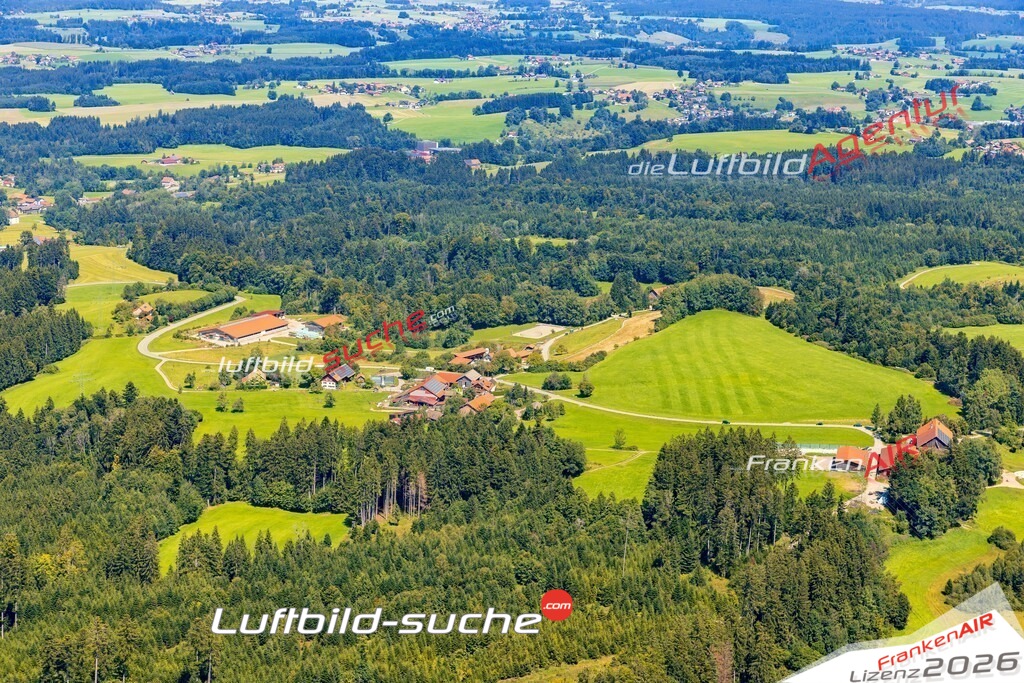 Luftaufnahme  Ratzeneberg  Lindenberg im Allgäu Das Luftbild wurde 2025 vom UL-Flugzeug heraus erstellt ( keine Drohne ) - Hochauflösende Luftaufnahme -Nicht vergleichbar mit Google Maps oder Satelittenbilder- Die Geschenkidee !Mit Lizenz und Bildrechte bestellbar