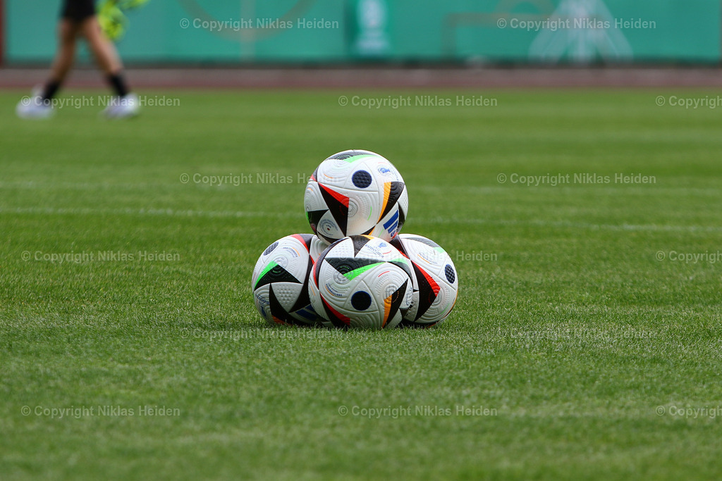 NH_BorussiaDortmundU19_TSG1899HoffenheimU19_U19Bundesliga_30052024 | Spielball beim Finale um die A-Junnioren-Meisterschaft im Stadion Niederrhein.

Fußball I Junioren I A-Junioren Bundesliga I Saison 2023-2024 I Finale Deutsche Meisterschaft I Borussia Dortmund U19 - TSG 1899 Hoffenheim U19 I 30.05.2024 I Stadion Niederrhein