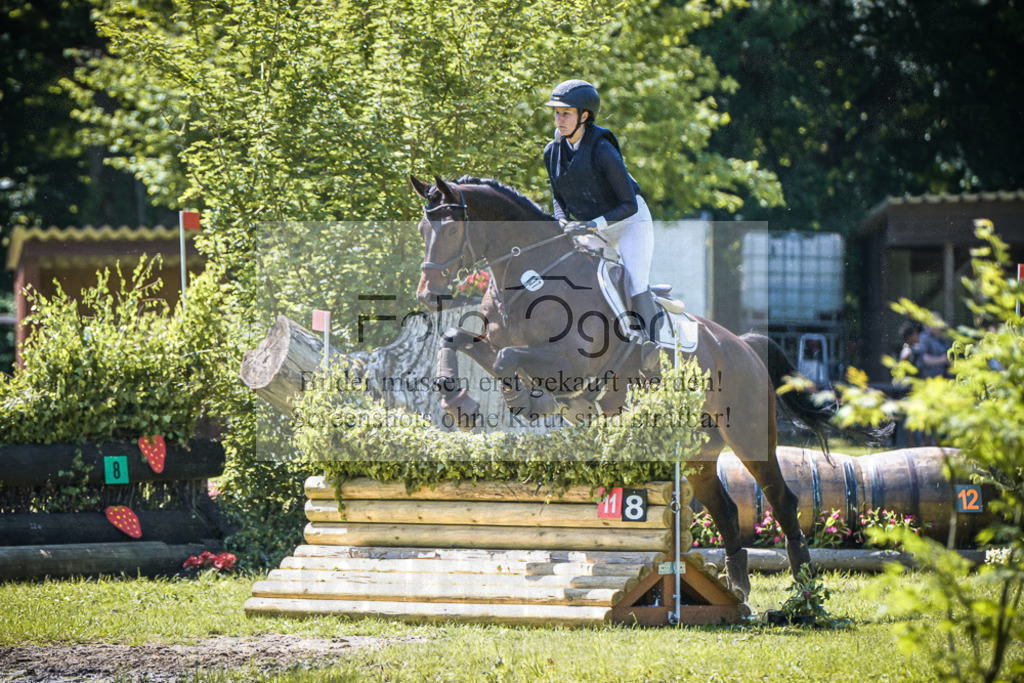 DOS_2807 | Entdecke hochwertige Reitturnierfotos von Foto Oger. Professionell, emotional und authentisch – jetzt Lieblingsmomente im Shop bestellen.Deutschlandweite Turnierfotografie. - Realisiert mit Pictrs.com