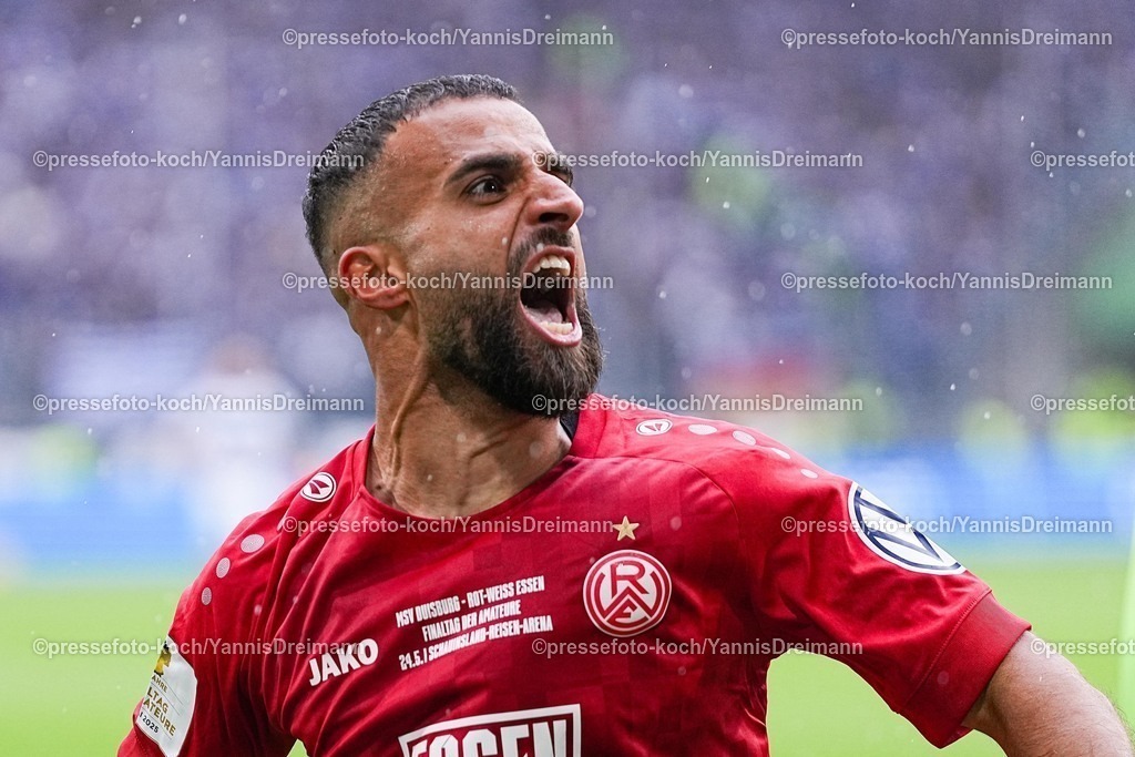 xYDR24052501034 | 24.05.2025, xydrx, Fußball, Finaltag der Amateure, Finale Niederrheinpokal, MSV Duisburg - Rot-Weiss Essen, Schauinsland-Reisen Arena: Torjubel nach dem Tor zum 2:1 für Rot-Weiss Essen durch Torschütze Ramien Safi (Rot-Weiss Essen #11)