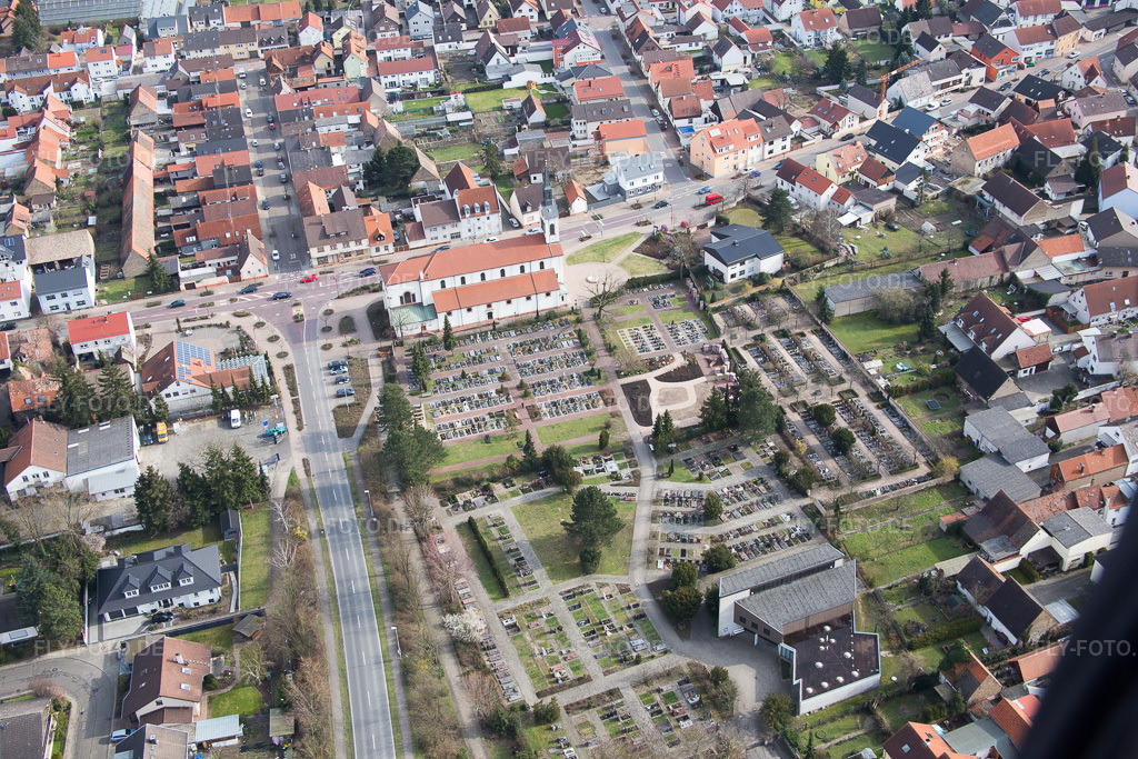 Luftbild: Friedhof im Ortsteil Neudorf in Graben-Neudorf im Bundesland Baden-Württemberg in Deutschland. Foto: IMG_086290.jpg vom 26.02.2016 durch Werner Riehm/FLY-FOTO.de