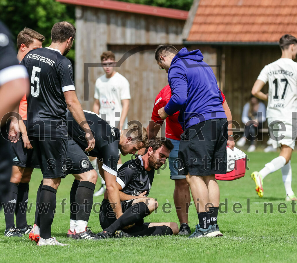 2023-07-02_041_SV_Walpertskirchen_gegen_FC_Herzogstadt | Walpertskirchen, Deutschland, 02.07.2023:
Fußball, Kreisliga 2023 / 2024, Testspiel, SV Walpertskirchen gegen FC Herzogstadt, Endergebnis: 

Christoph Greckl (FC Herzogstadt, #5), Florian Simmet (FC Herzogstadt, #3), Thomas Greckl (FC Herzogstadt, #30)

Foto: Christian Riedel / fotografie-riedel.net