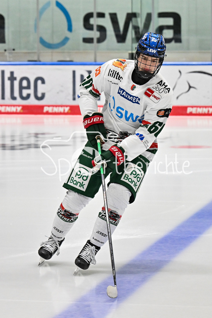 Augsburger Panther - Steinback Black Wings Linz | Im Bild Liron PELLIZZARI (Augsburger Panther 60) beim Einlauf zum Warmup / Einzelfoto / Freisteller / Testspiel: Augsburger Panther - Steinback Black Wings Linz; Curt Frenzel Stadion am 05.09.2025