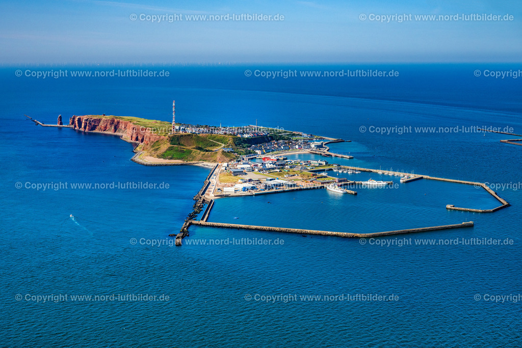 Helgoland_ELS_7907280824 | HELGOLAND 28.08.2024 Küsten- Landschaft der Insel Helgoland in der Nordsee im Bundesland Schleswig-Holstein, Deutschland. Weiterführende Informationen bei: Helgoland Tourismus-Service. // Coastal landscape of the island of Helgoland in the North Sea in the state of Schleswig-Holstein, Germany. Further information at: Helgoland Tourismus-Service. Foto: Martin Elsen