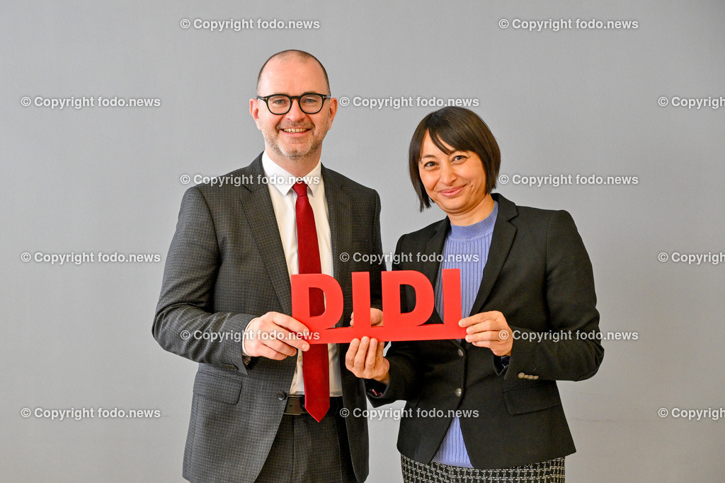 Pressekonferenz Personenkomitee fuer Didi Prammer_ 19.11.2024-35 | 19.11.2024, Linz, AUT, Pressekonferenz Personenkomitee fuer Didi Prammer, im Bild Dietmar Prammer (SP, Geschaeftsfuehrender VizeBgm. und Bgm. Kanditat), Jasmine Chansri (Sprecherin des Personenkomitees)