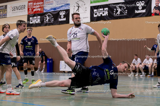 Handball I Herren I Saison 2025-2026 I SHSE Manfred-Frank-Pokal I Viertelfinale I HSG Kalkberg 06 II - HSG Kalkberg 06 070 | Til Nikolai Stölting (13, HSG Kalkberg 06) - Realisiert mit Pictrs.com