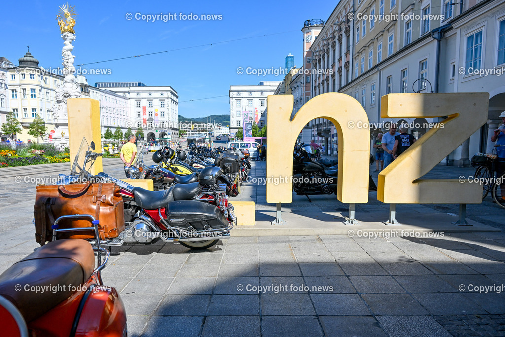 Linz_ Harley Davidson Charity_ 15.08.2023-2 | 15.08.2023, Linz, AUT, Harley Davidson Charity 2023 Hauptplatz Linz, im Bild Harley Davidson, Linz Logo
