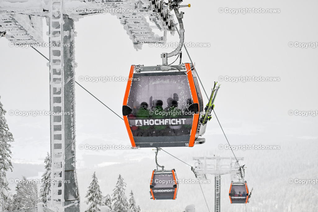 Hochficht_ Skigebiet_ Boehmerwald_ 04.02.2023-33 | 04.02.2023, Hochficht, AUT, Skigebiet Hochficht, Boehmerwald, im Bild Hochficht Bergbahn, Gondel, Skipiste, Bergstation