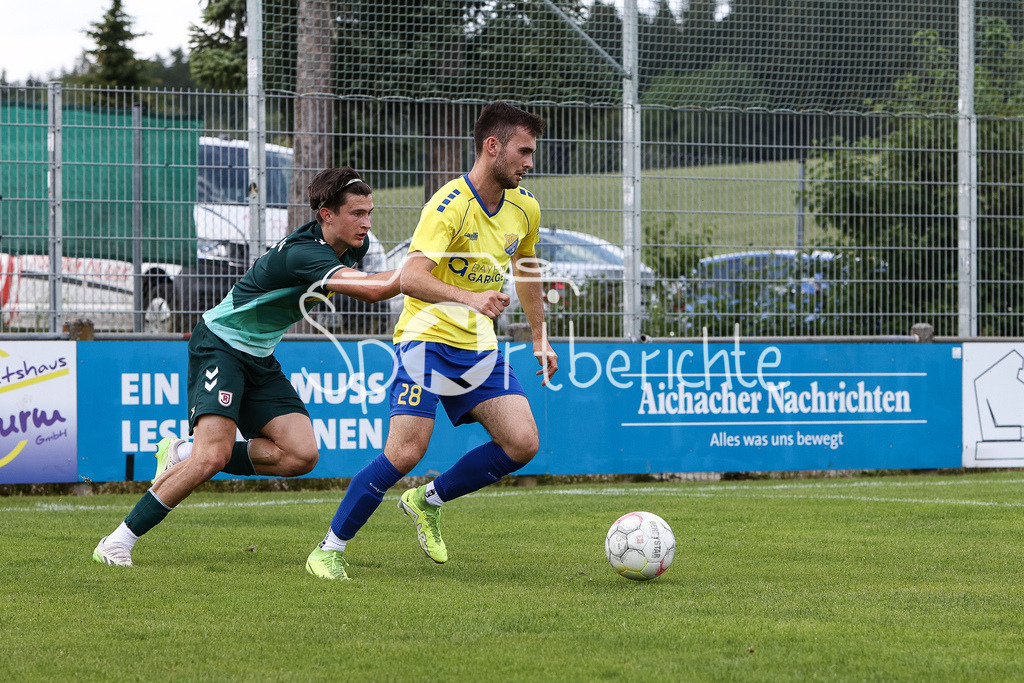 FC Pipinsried - SSV Jahn Regensburg II | Volodymyr KHARABARA (SSV) / Benedikt WIEGERT (FCP)