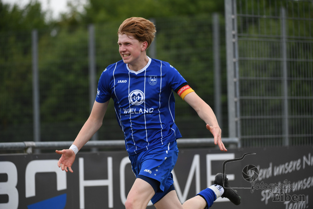 FC Rastede-JSG Esens/Dornum | B-Jugend Bezirksliga; FC Rastede (blau)-JSG Esens/Dornum (weiß) am 24.05.2025 in Rastede (Sportanlage Kötterswegs), Photo: Philip Eiben 2025 - Realisiert mit Pictrs.com